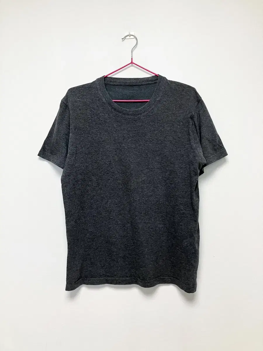 Size 95/UNIQLO Uniqlo Basic Tee