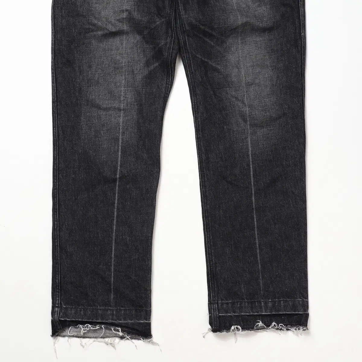 Discovered Cutting Detail Denim