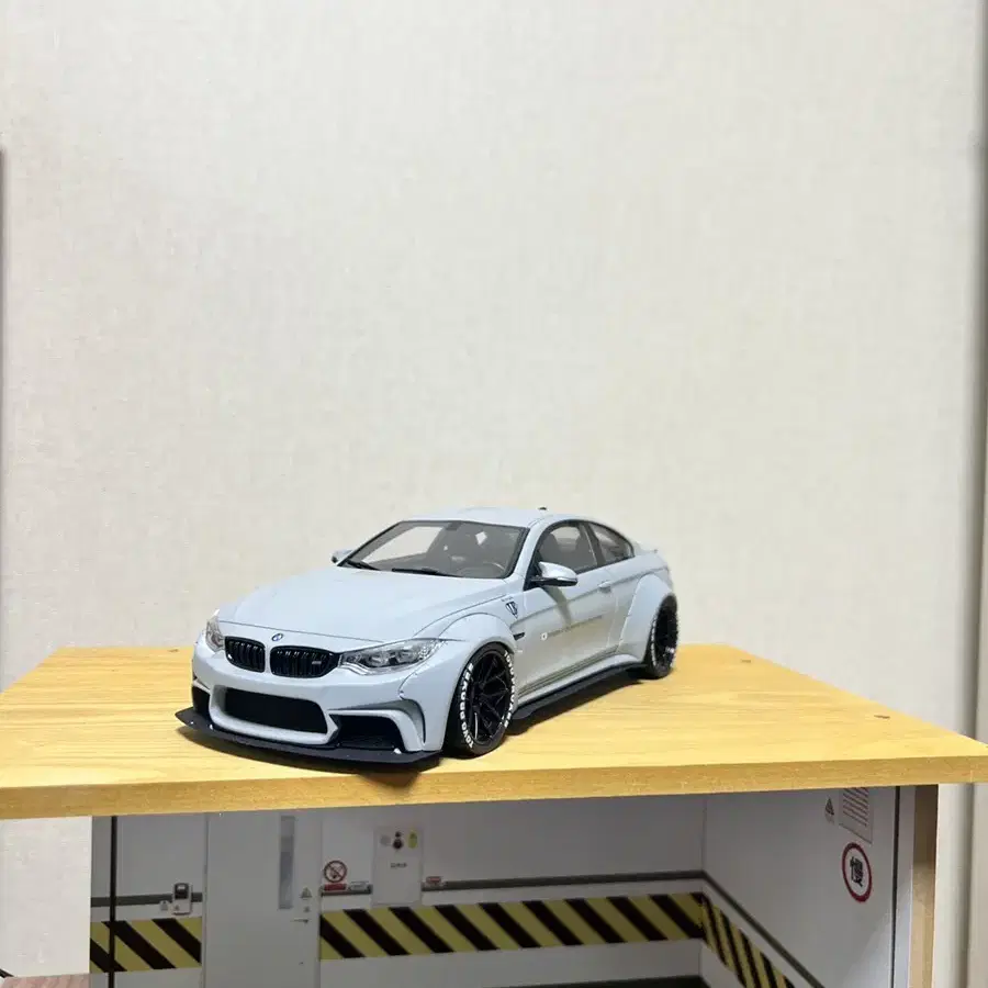 F82 M4 모형차 판매합니다