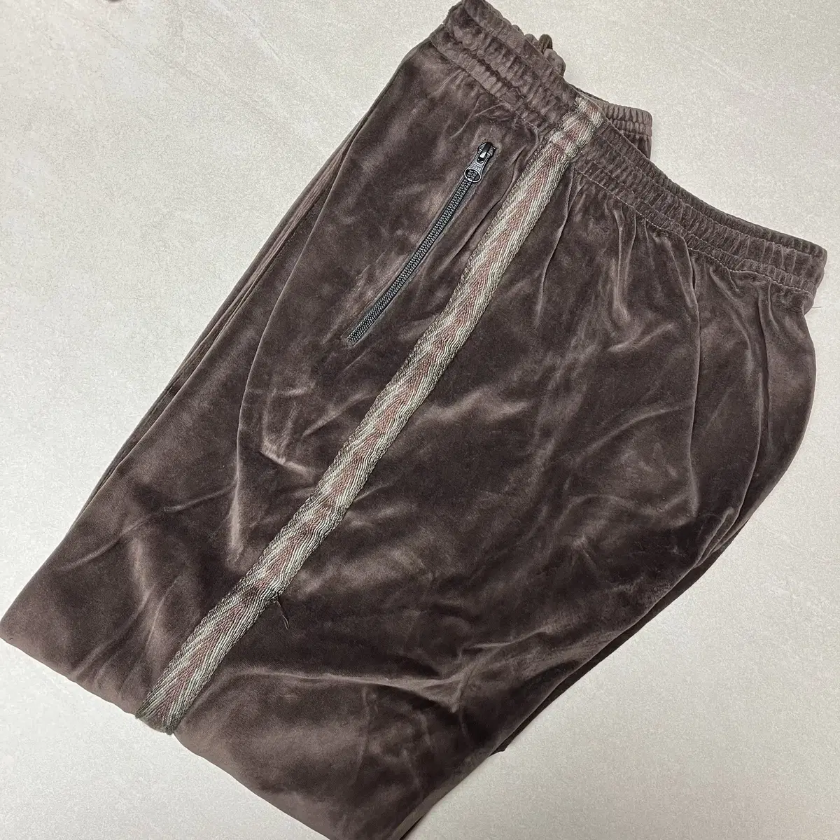 [M] Blackout Velour Pants