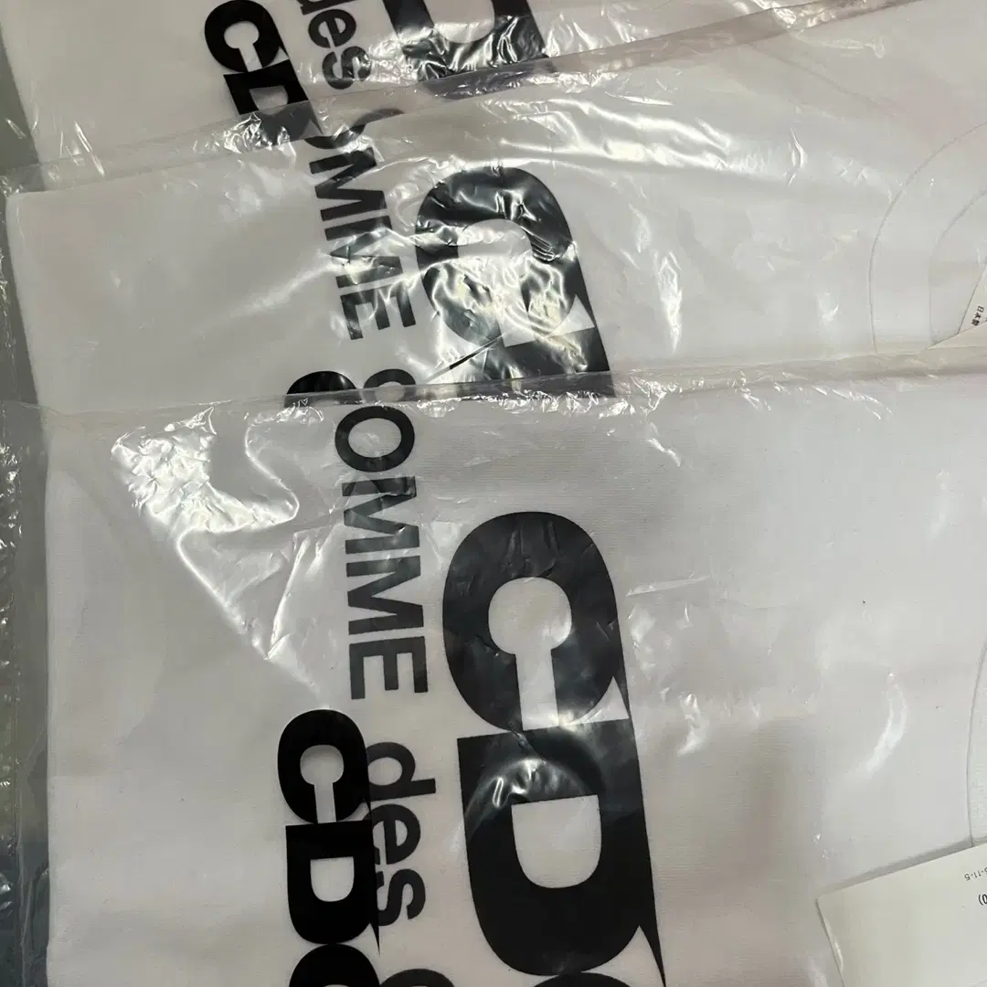 CDG 꼼데가르송 흰색 반팔티셔츠 미개봉 새제품 L XL 커플티