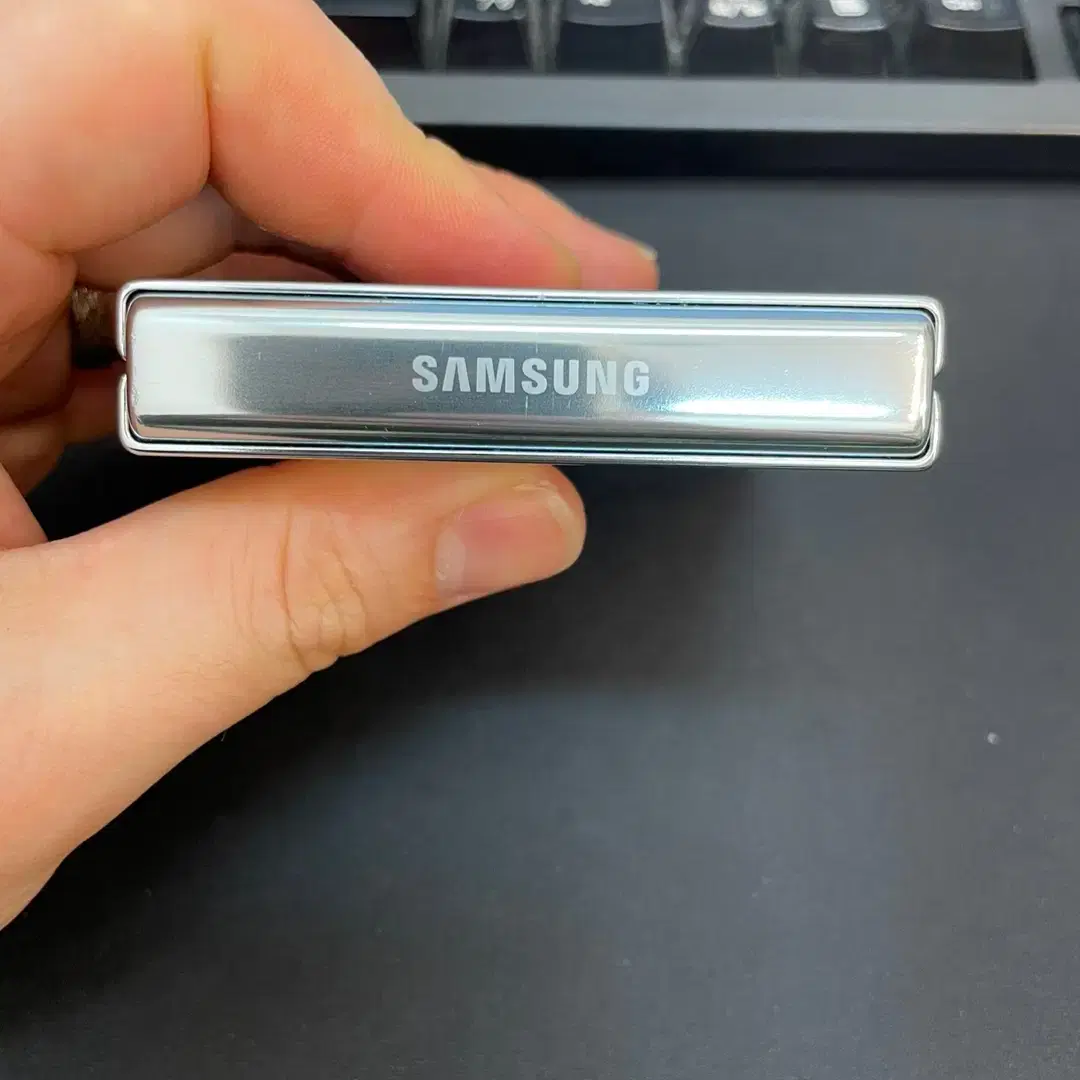 갤럭시Z플립5 민트 256GB 무잔상 상태좋은 중고62만3천팝니다.