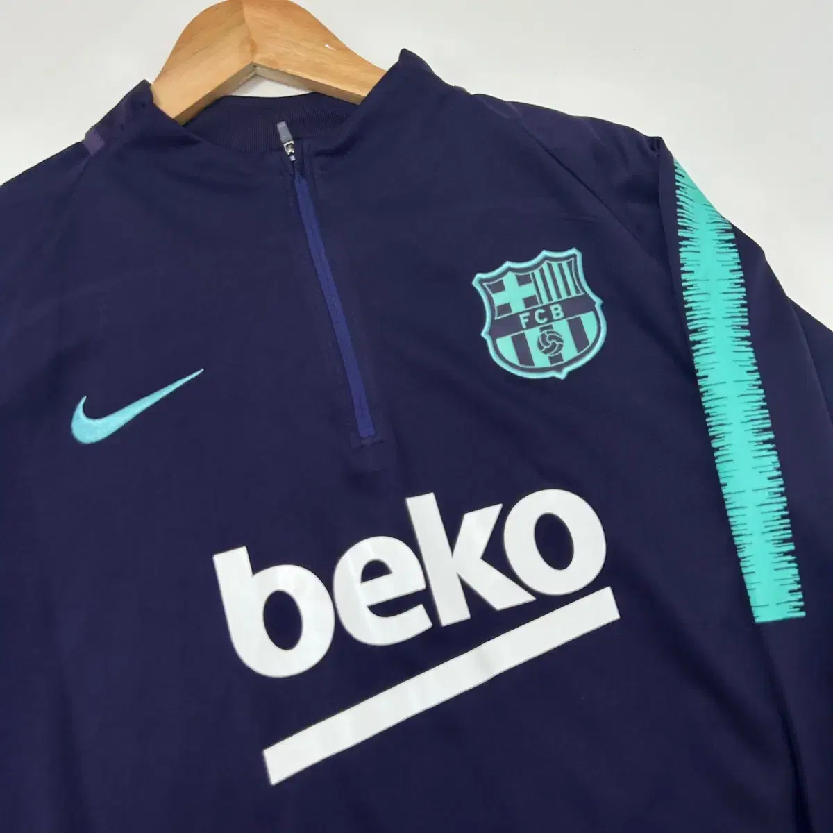 NIKE 나이키 FCB beko 반집업 져지 슬리브