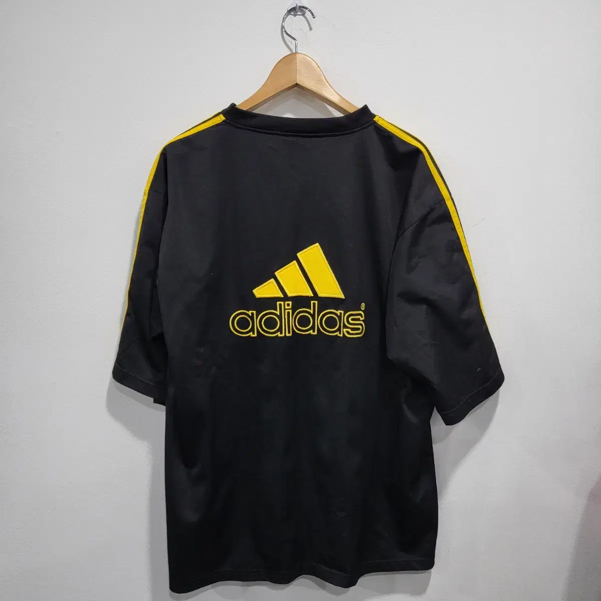 A216 [L] Adidas Old School Big Logo Short Sleeve T-Shirt