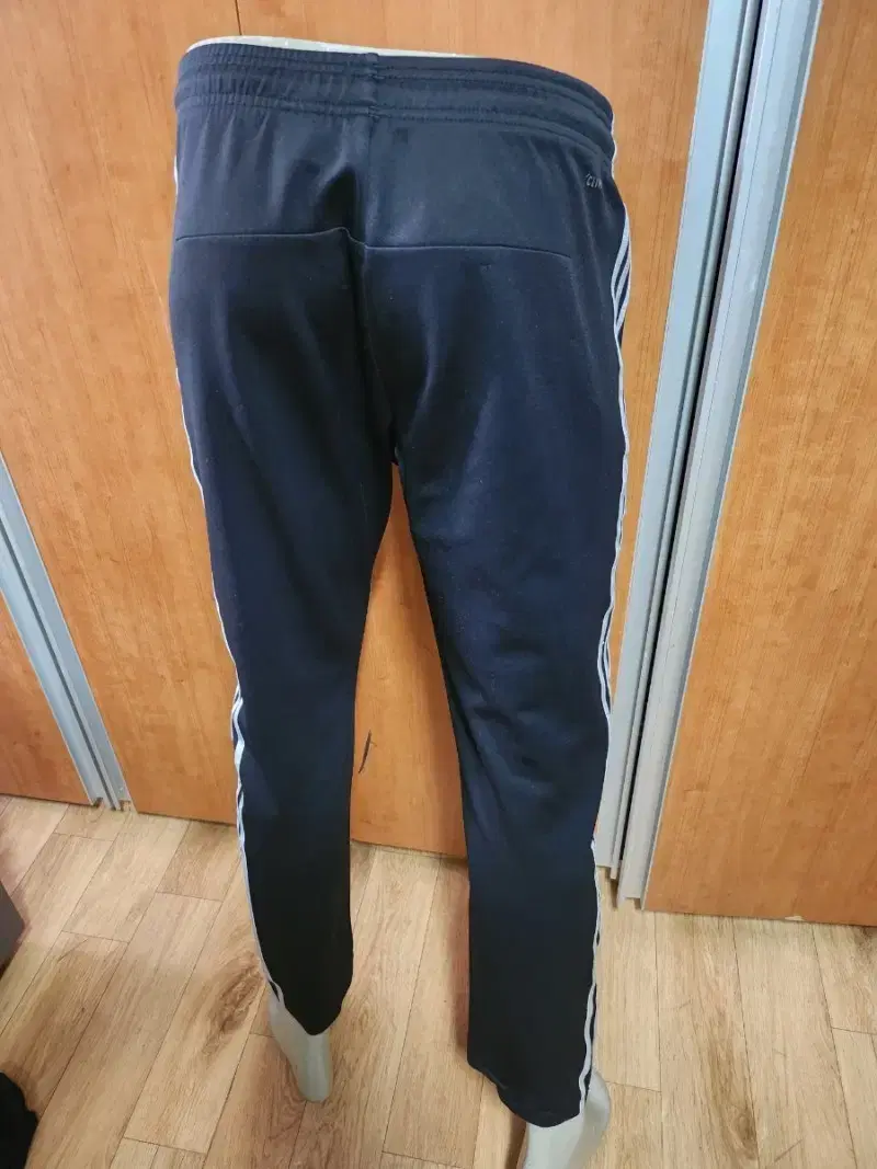 Adidas Banded Training Pants S(76) 입니다.