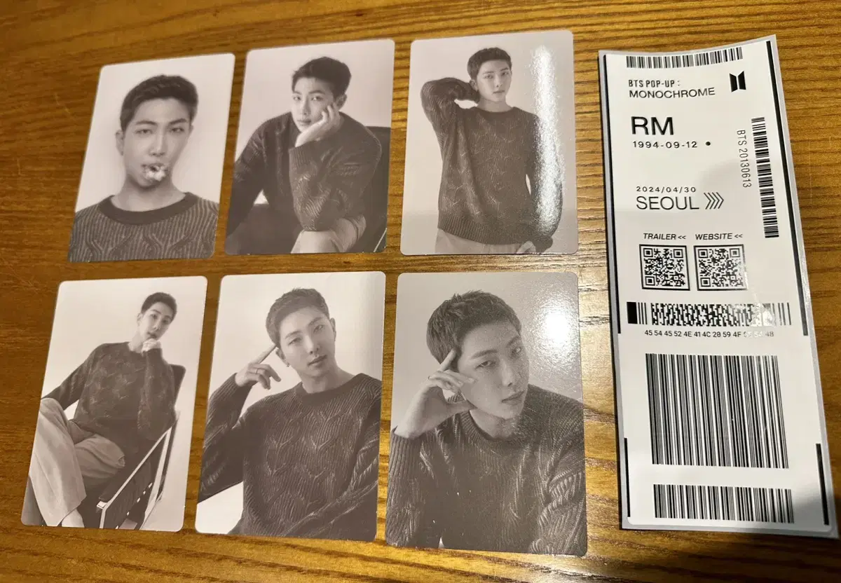 Monochrome Mini Photocard Jun DeBall + Rugitack