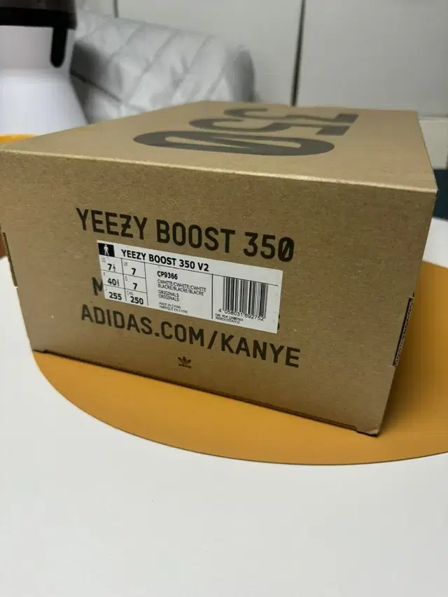 Yeezy boost 350v2 트리플화이트 255