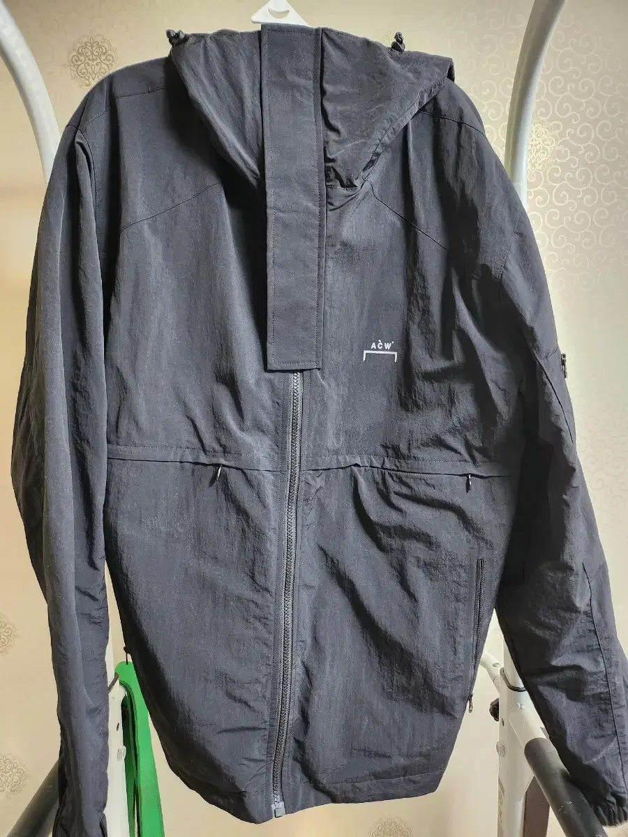 [L] Coldwall Nylon Windbreaker Black