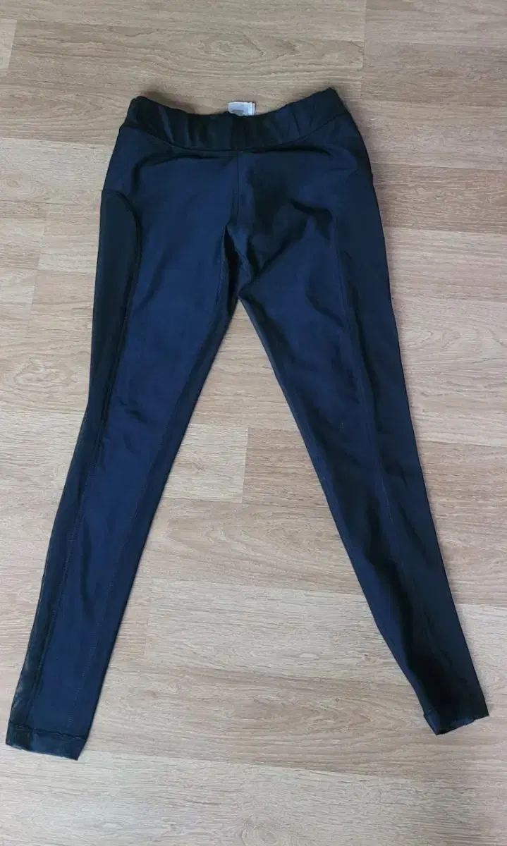 Used Zumba leggings (with side mesh)