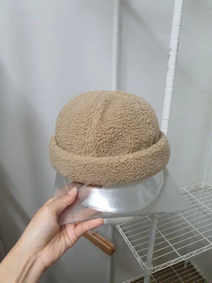 Cute wool hat, beige wool belt