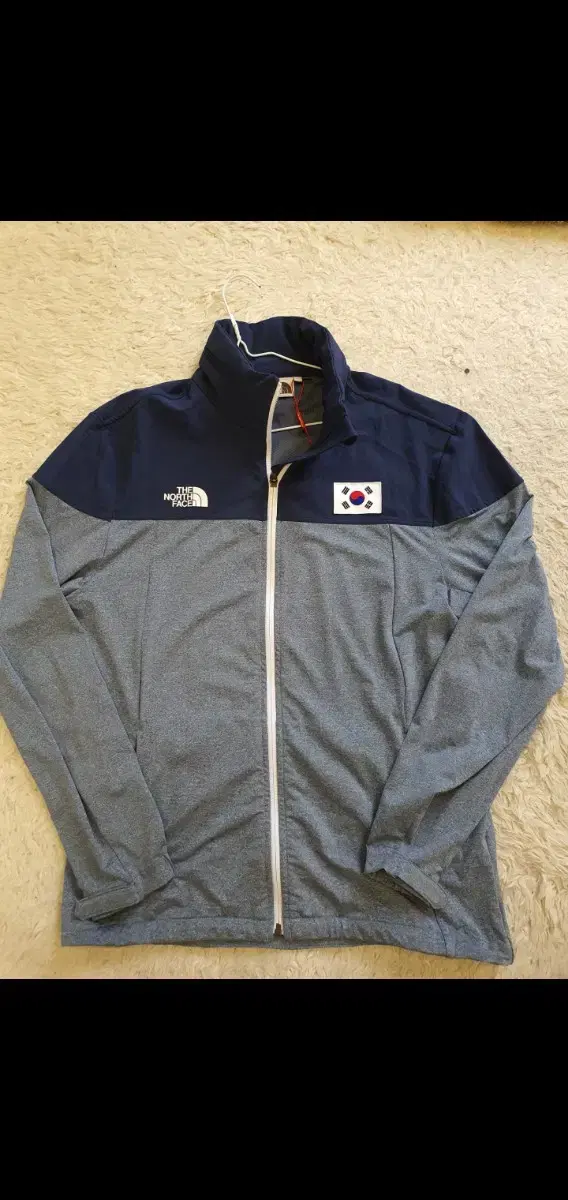 The North Face White Belly National Team L