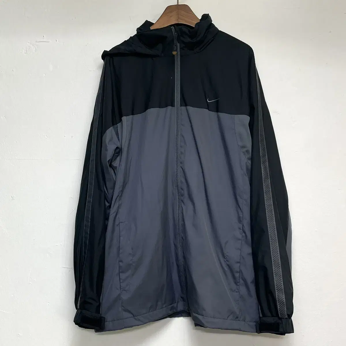 Nike Hooded Windbreaker Jacket