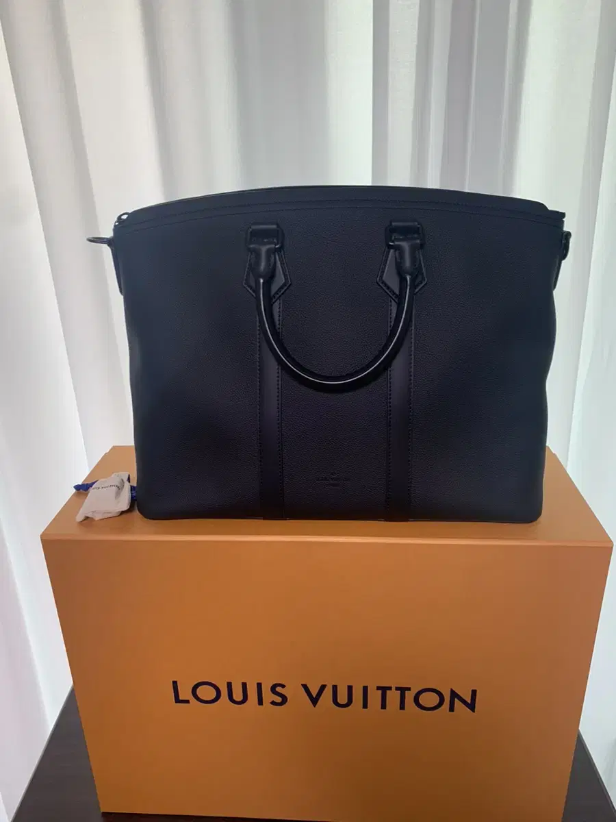 Louis Vuitton Bags. Lockit Tote