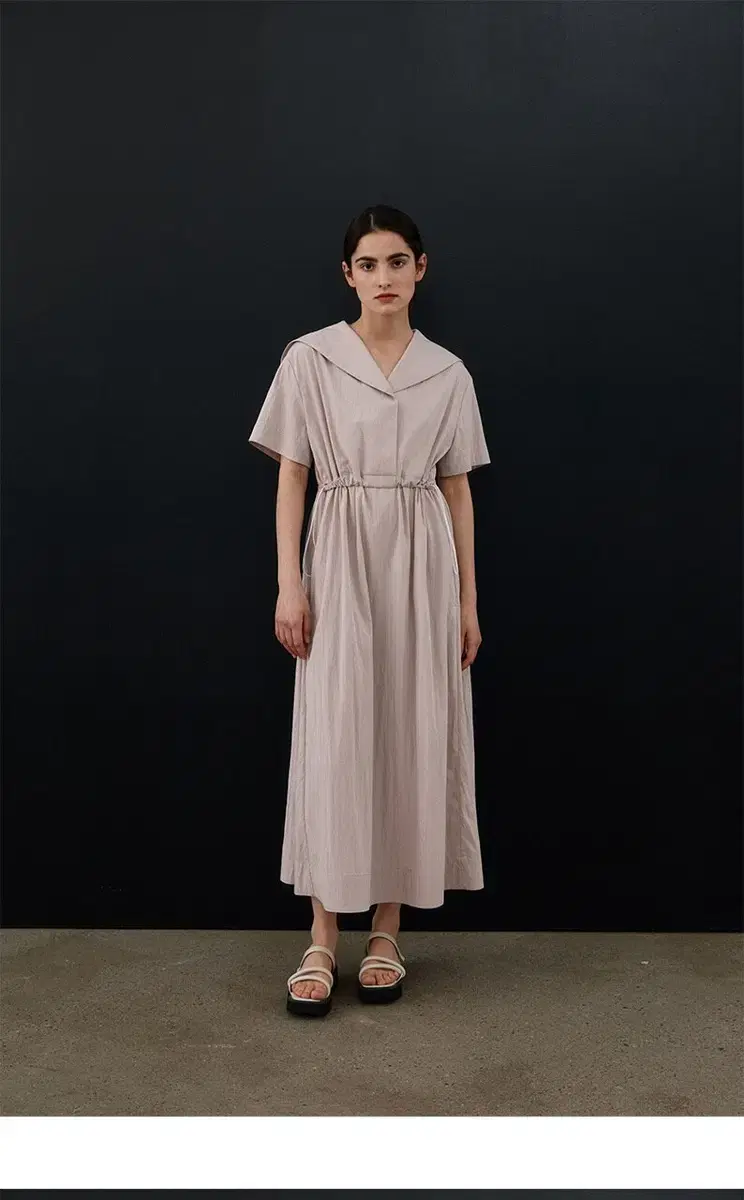 모한(MOHAN) TWR STRING COLLAR DRESS