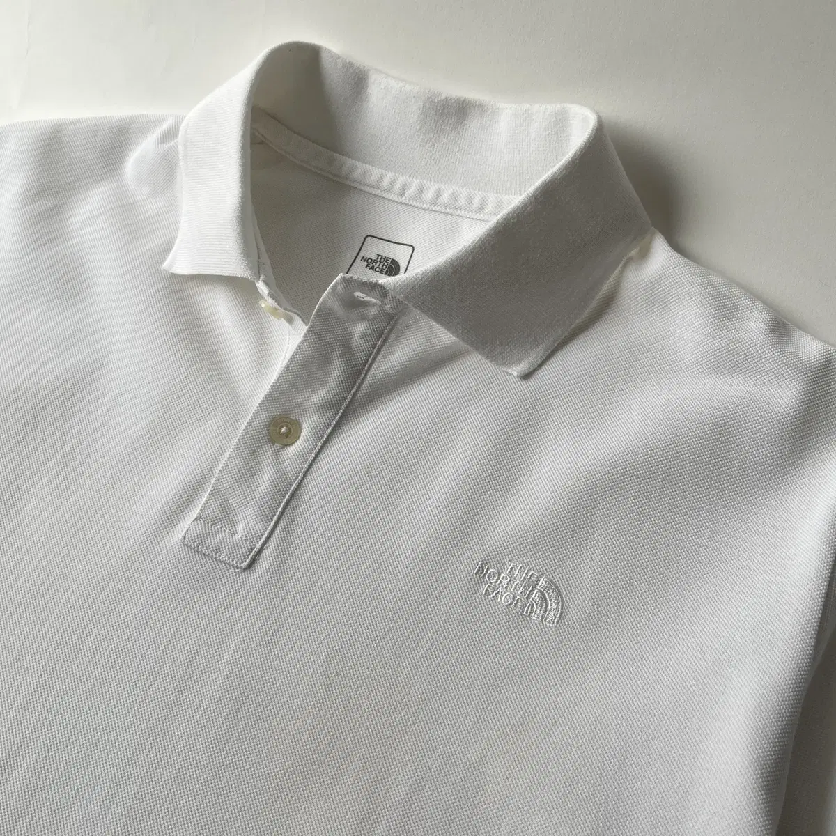 THE NORTH FACE white pk shirt