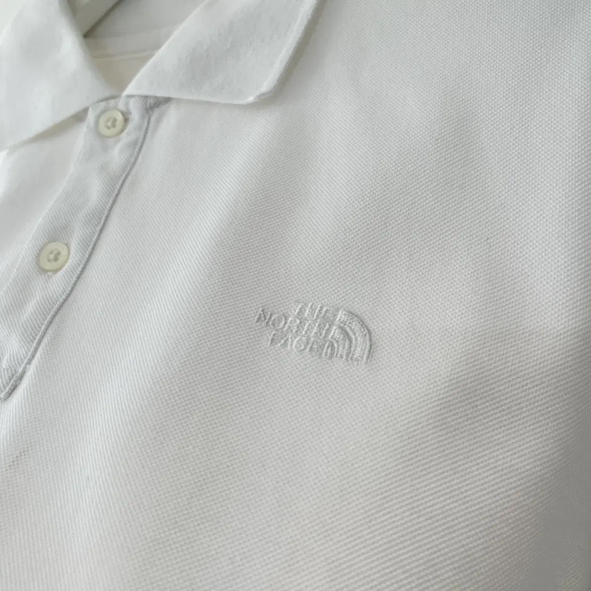 THE NORTH FACE white pk shirt