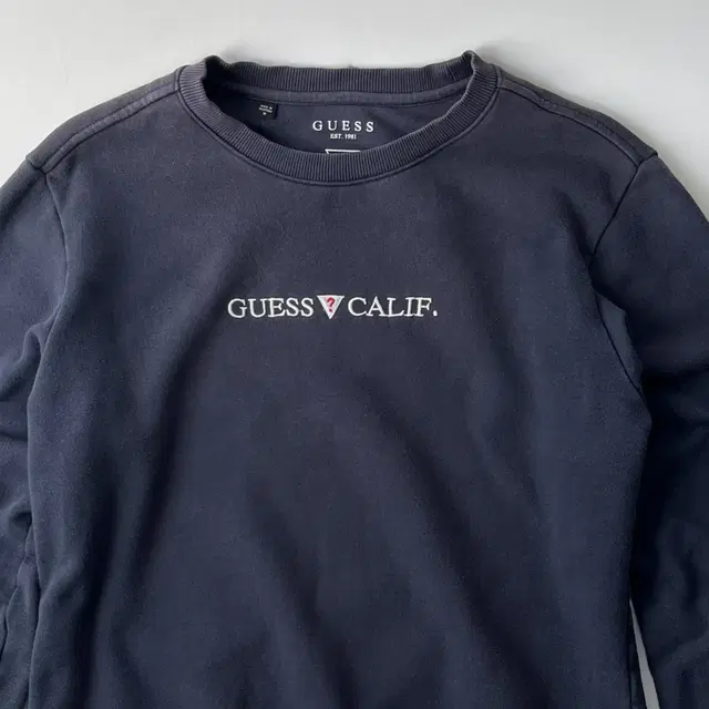 GUESS sweatshirt ( 2019년도제품)