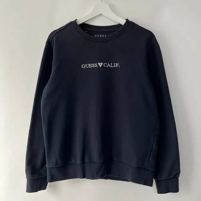 GUESS sweatshirt ( 2019년도제품)