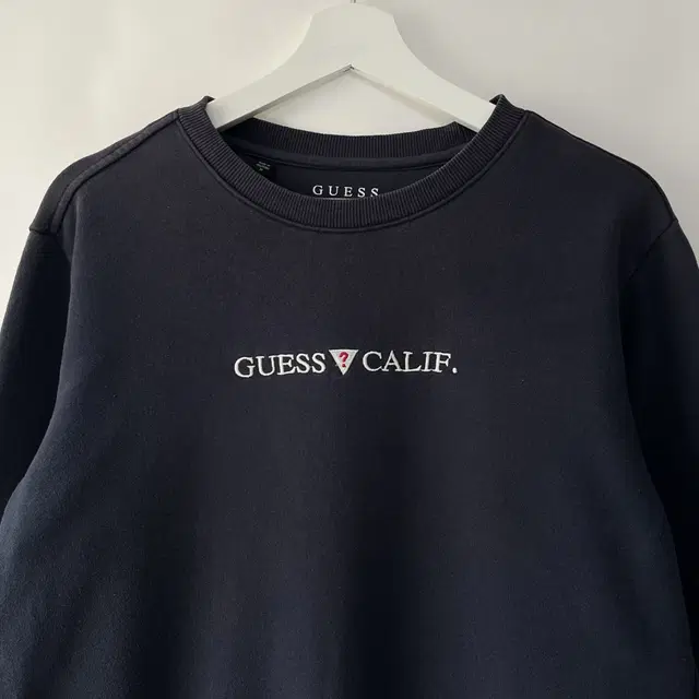 GUESS sweatshirt ( 2019년도제품)