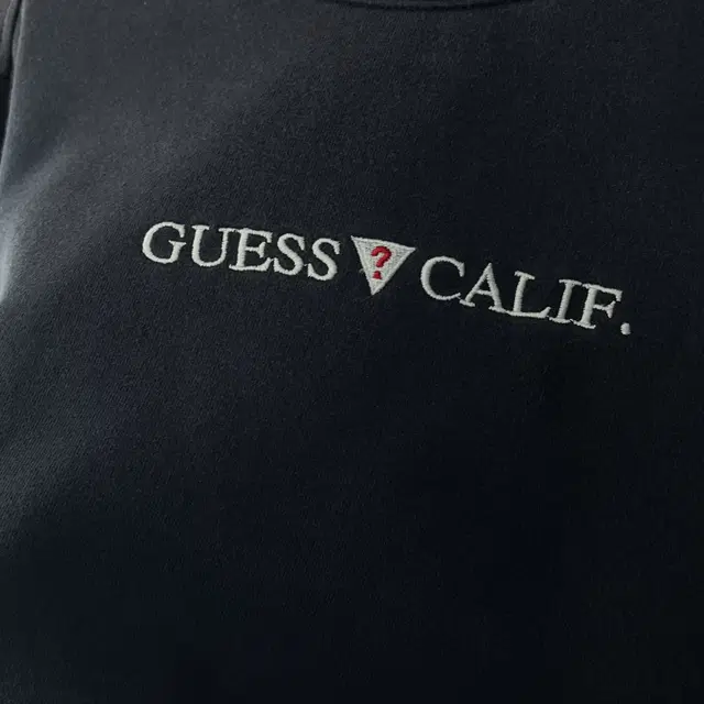 GUESS sweatshirt ( 2019년도제품)