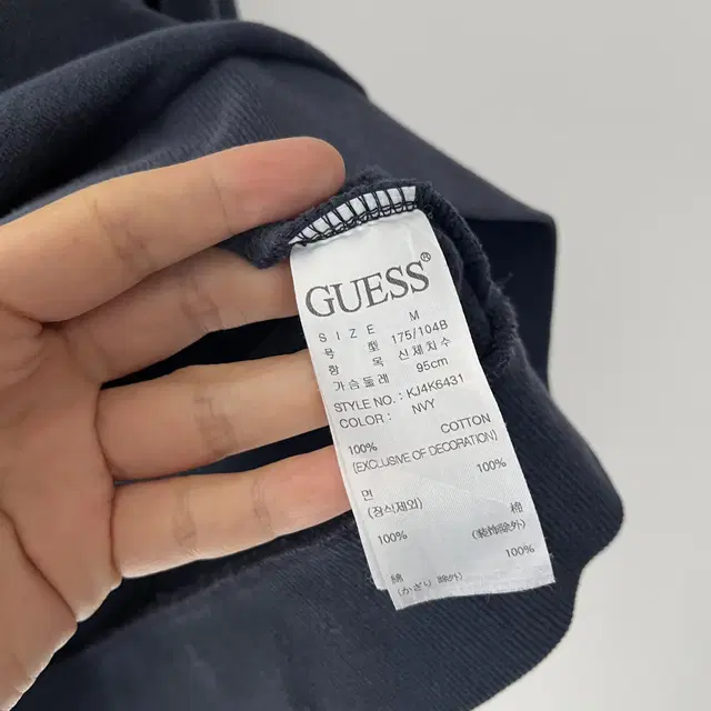 GUESS sweatshirt ( 2019년도제품)