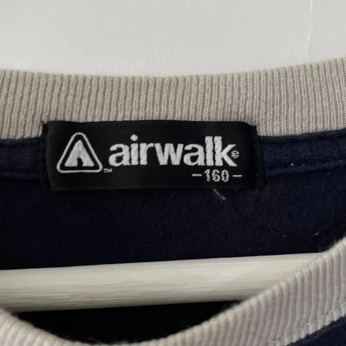 AIRWALK sleeve