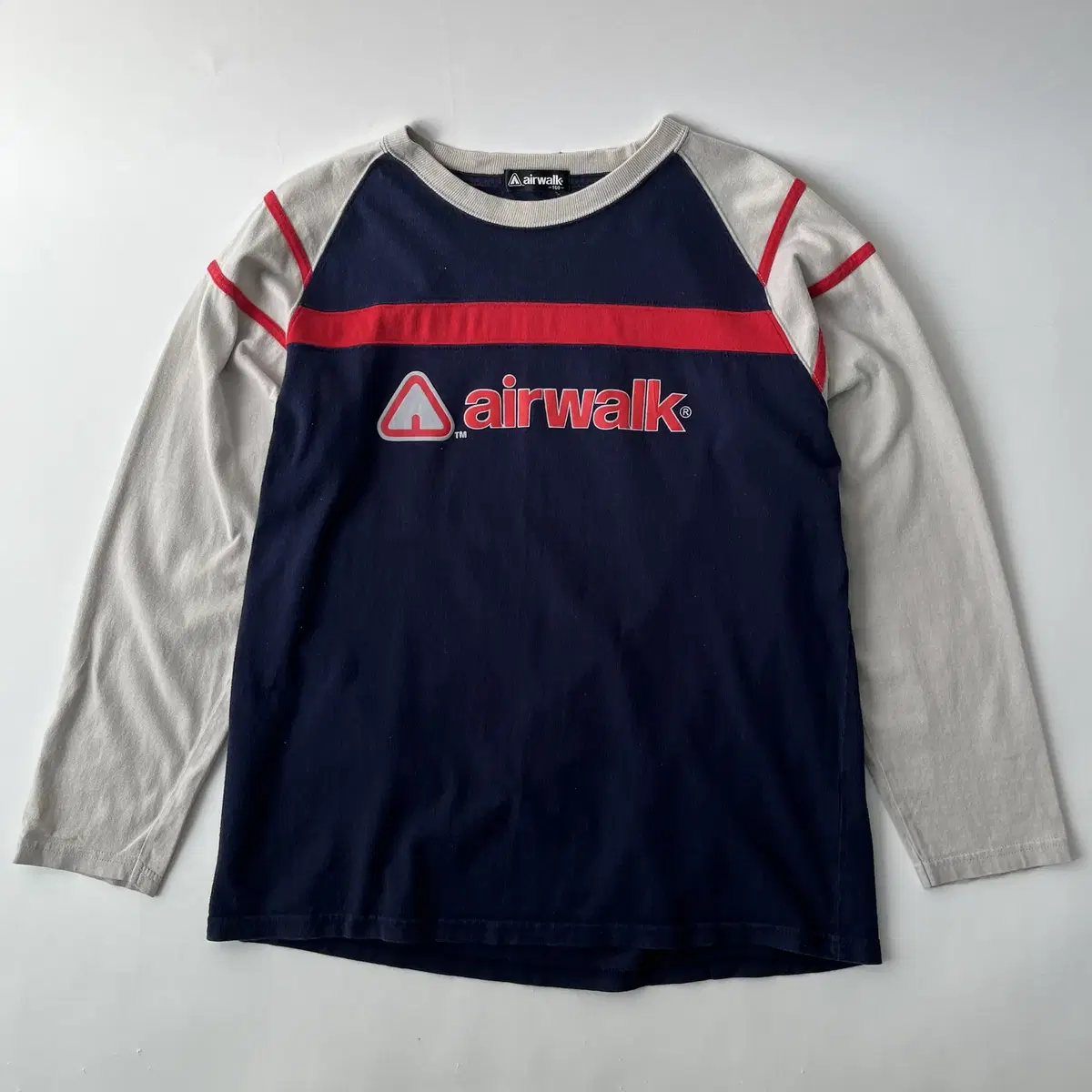 AIRWALK sleeve