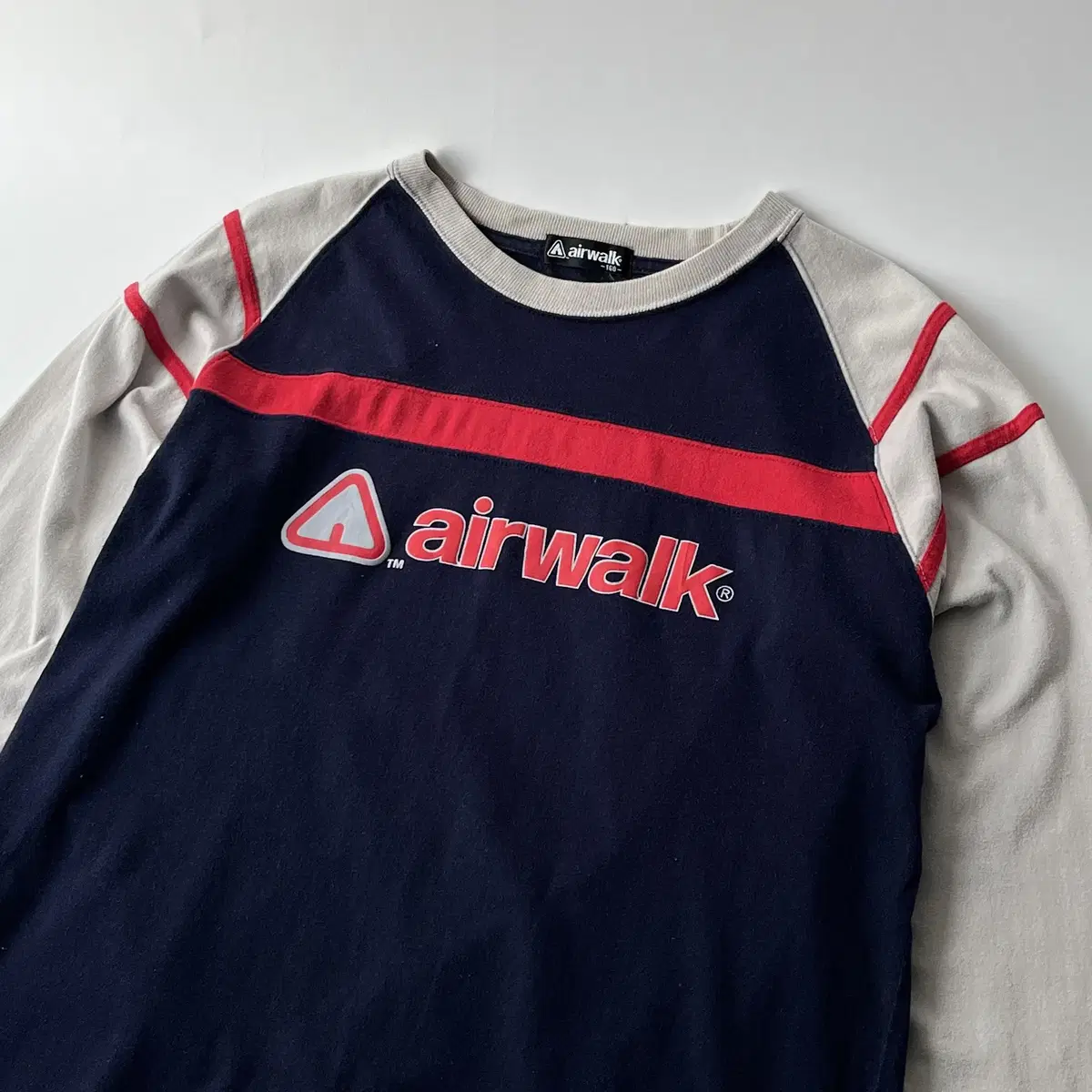 AIRWALK sleeve