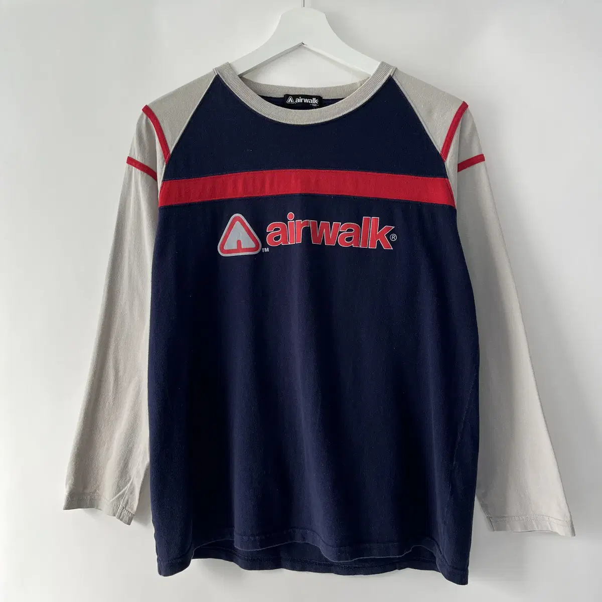 AIRWALK sleeve