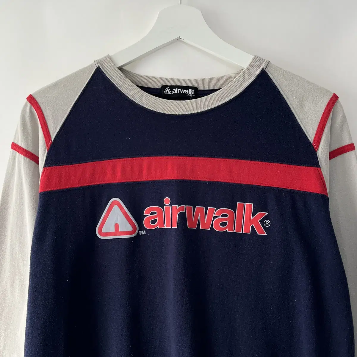 AIRWALK sleeve