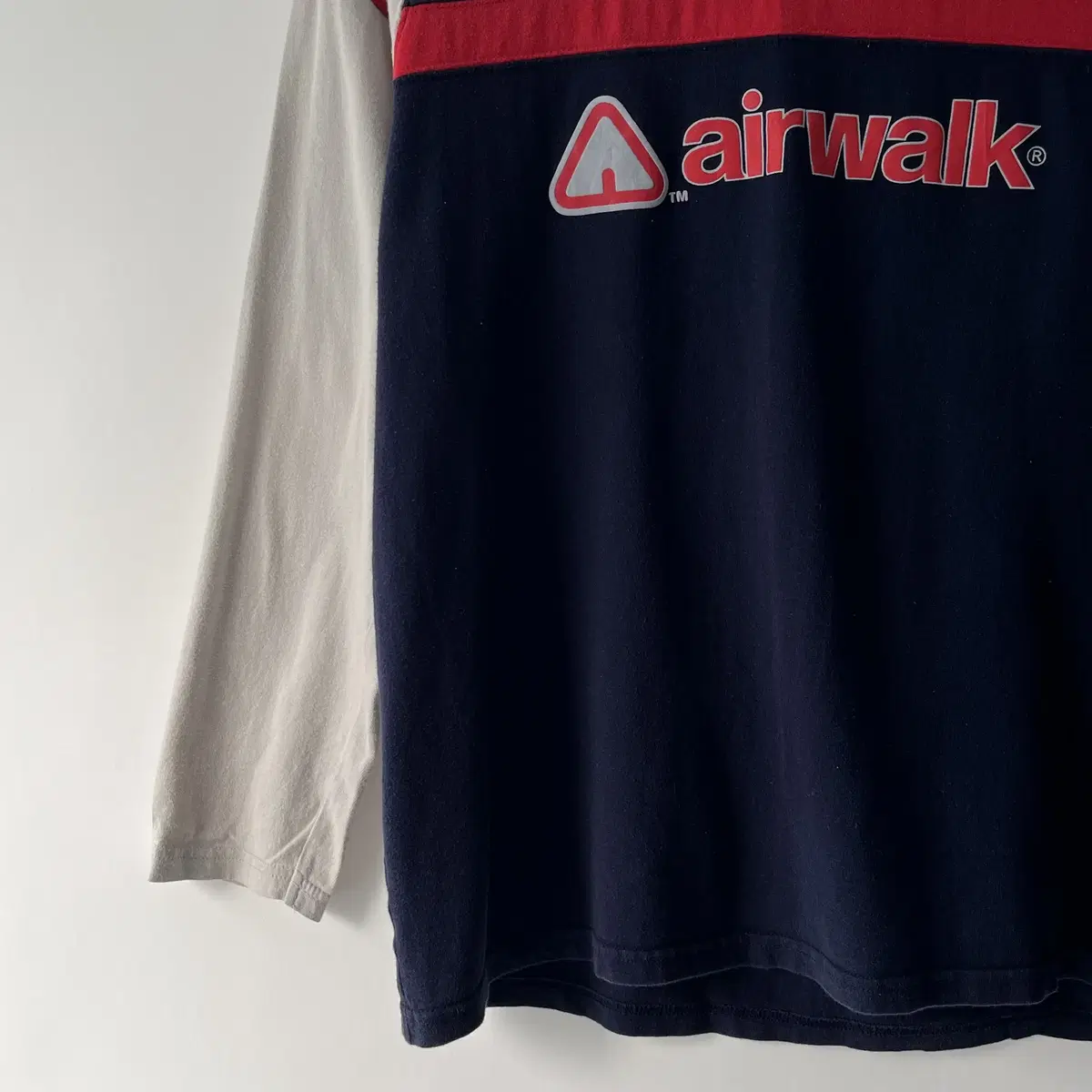 AIRWALK sleeve