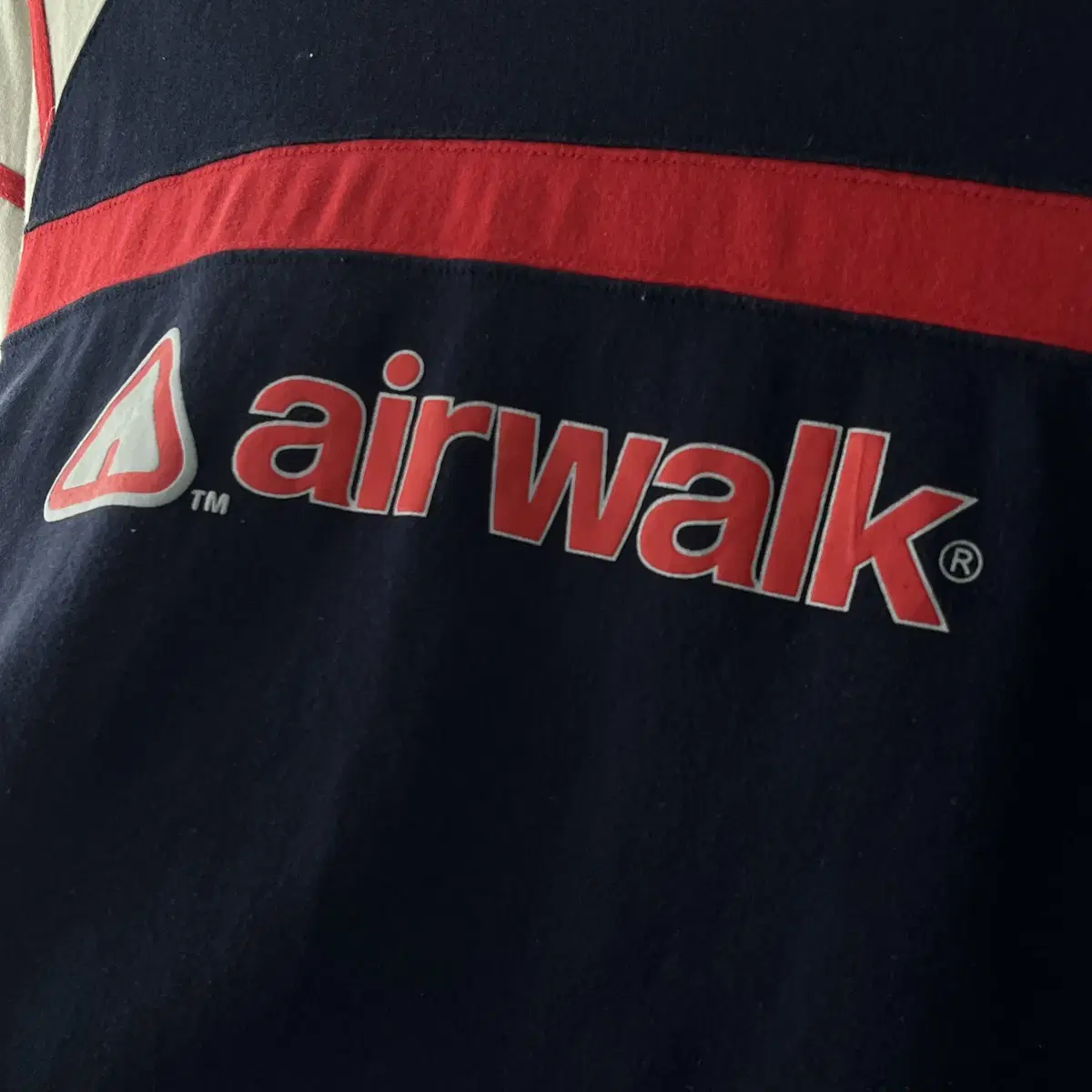 AIRWALK sleeve