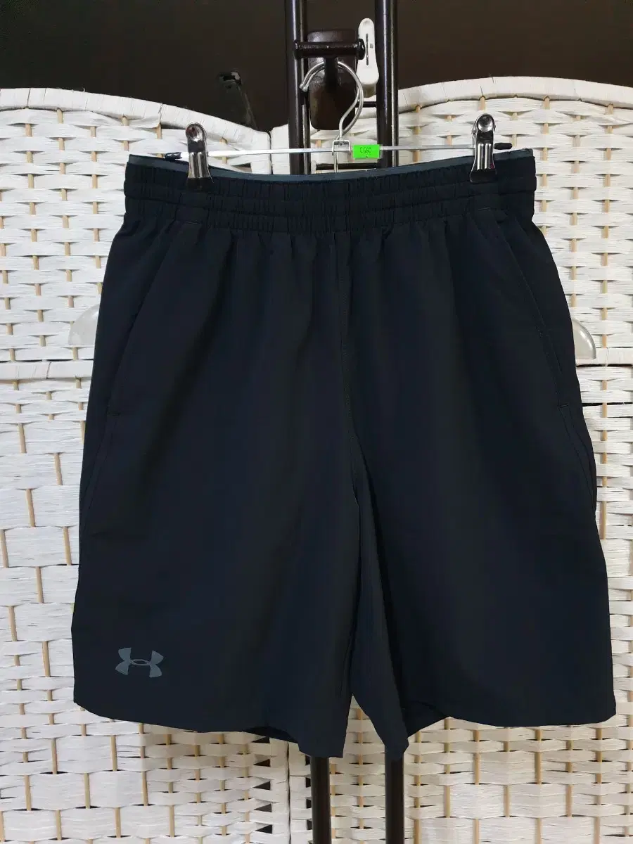 (0953) Under Armour Sport Short Pants Vahn M