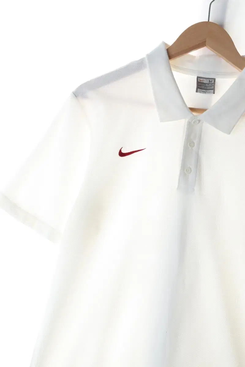 (M) Nike Short Sleeve kara T-Shirt White Amekazi Basic Fit-BFC3