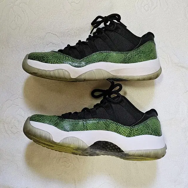 조던11 로우 녹뱀 Jordan 11 LowGreen Snakeskin