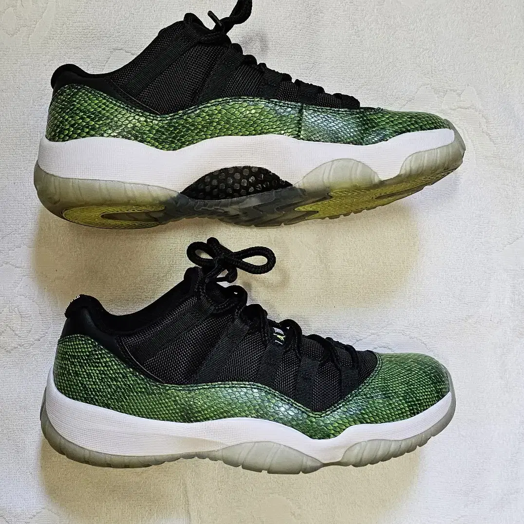 조던11 로우 녹뱀 Jordan 11 LowGreen Snakeskin