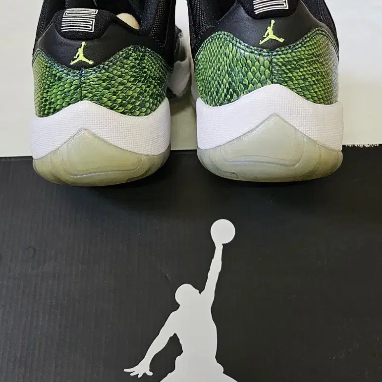 조던11 로우 녹뱀 Jordan 11 LowGreen Snakeskin