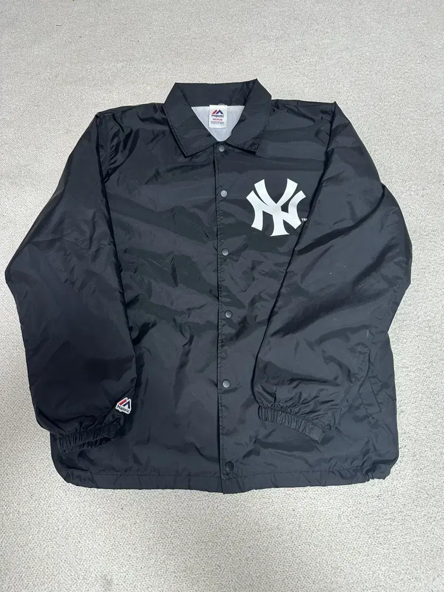 M) Majestic New York Yankees Coaches Jacket