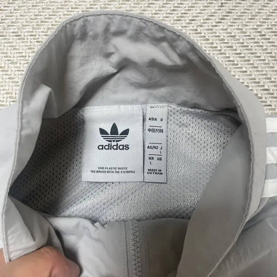 (Adidas)아디다스 오리지널 실버 우븐 아노락