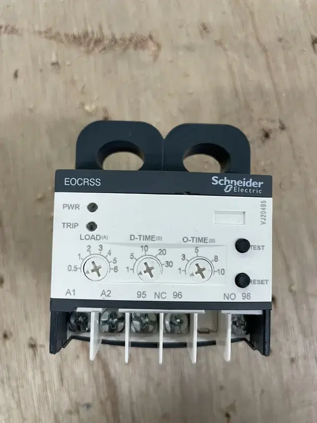 eocrss 05RU 슈나이더 제품 팔아요