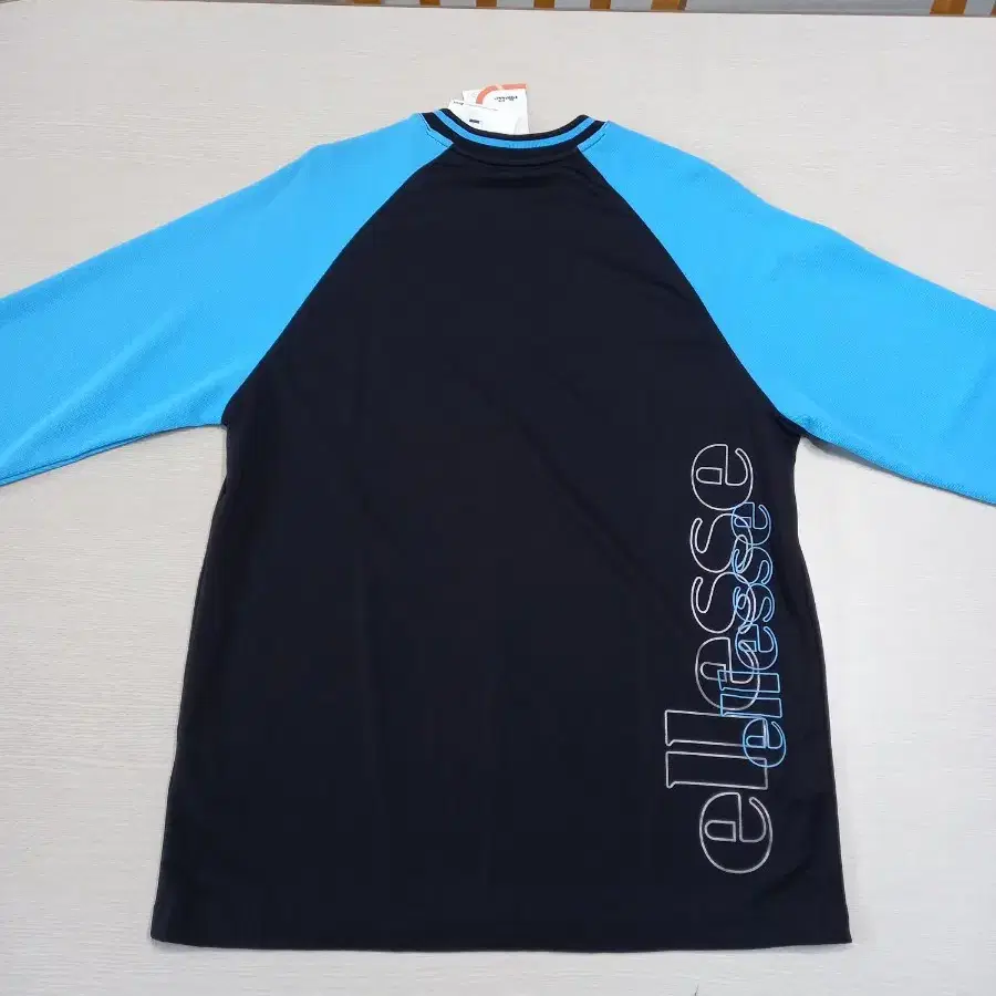 L100 새상품 ellesse 봄여름용 면 라운드티 블랙 L-352