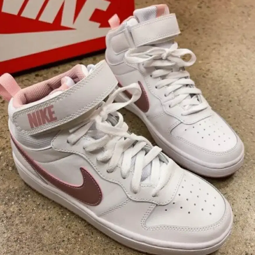 NIKE 나이키 코트 바로우 미드2  235mm  (파손O)(세탁완료)