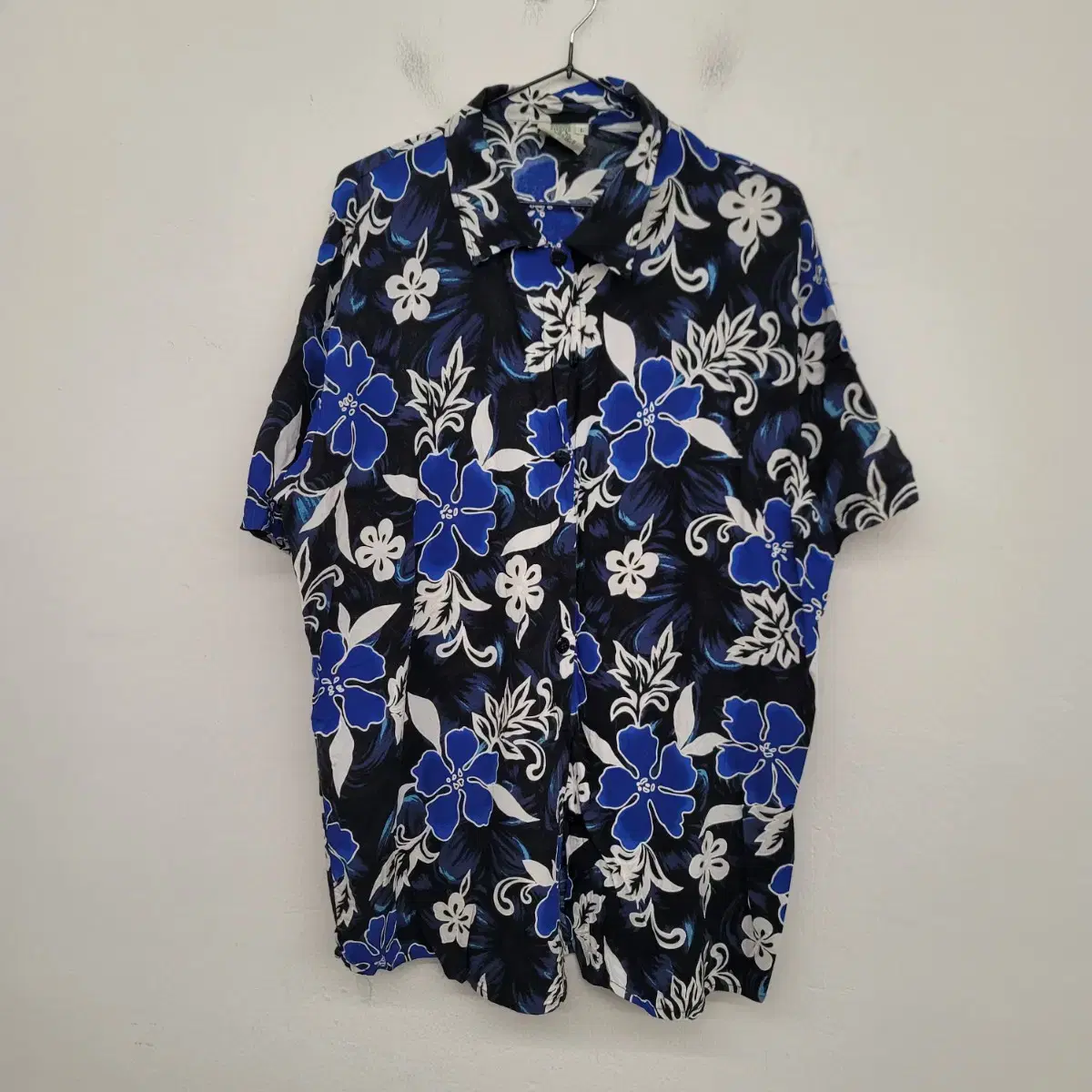 [100/L] ZIZI Hawaiian shirt for sale.