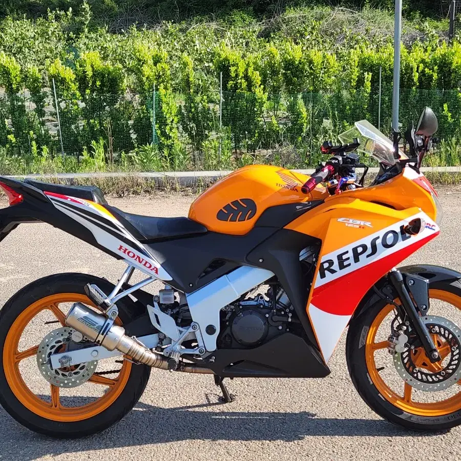 cbr125 15년식 19000키로 sc머플러 165만원판매합니다