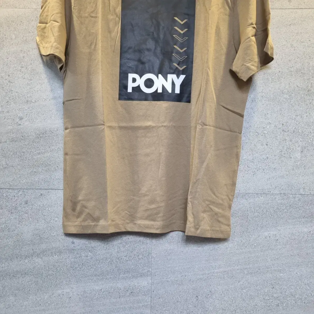 Pony 빅 프린트 체스트 티셔츠!