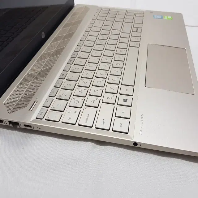 HP 노트북 15-cs1048TX 판매합니다.