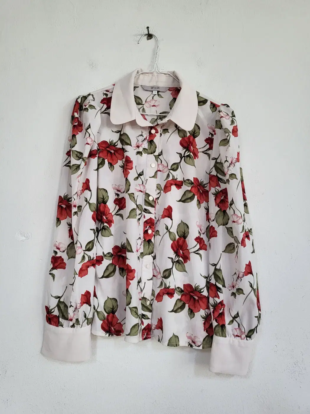 On&On Women's Flower Chiffon Shirt 55