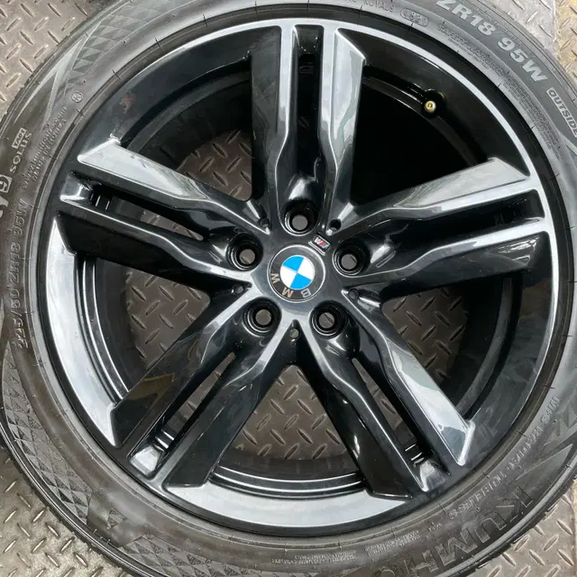 [PCD112] 18인치 BMW X1 570M 순정휠타이어 트래드80%