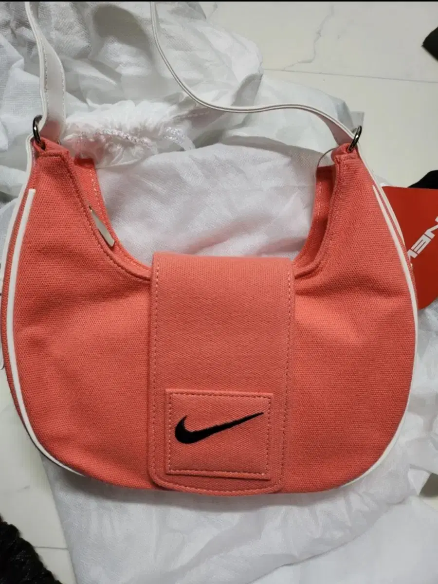 Nike Mandubag (Kelly in Seoul)