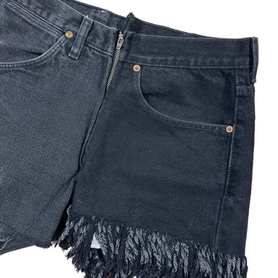 77circa MAKE FRINGE DENIM SHORTS